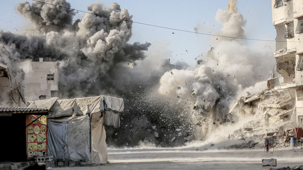 গাজায় এখনও বোমা ফেলছে ইসরায়েল, নিহত ৬৩